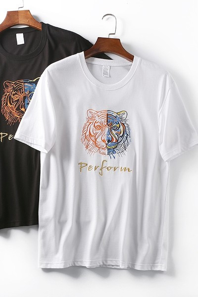 Мъжка тениска с бродерия лъв и обло деколте