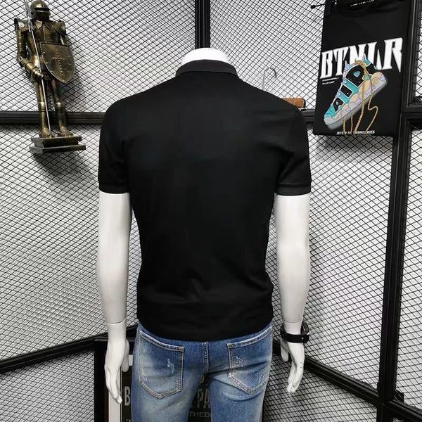 Meeste stiilne klassikalise krae ja tikandiga T-särk