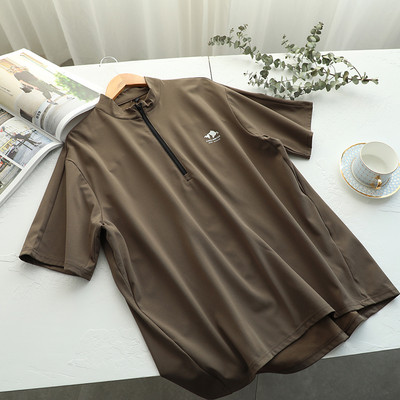 Muška majica s patentnim zatvaračem i aplikacijom