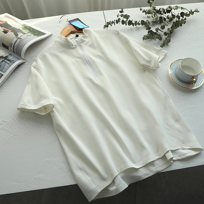 Muška majica s patentnim zatvaračem i aplikacijom