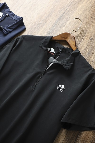 Muška majica s patentnim zatvaračem i aplikacijom