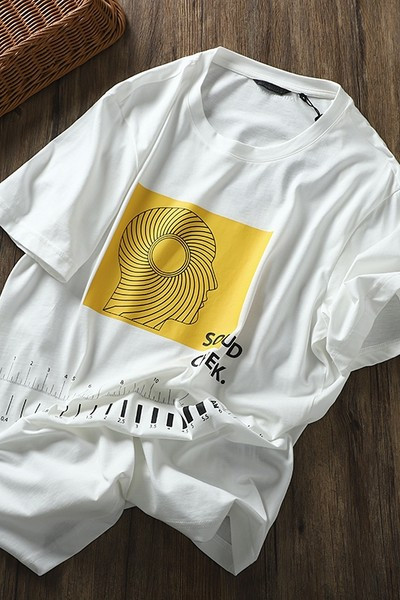 Naiste aplikatsiooni ja lühikeste varrukatega t-särk