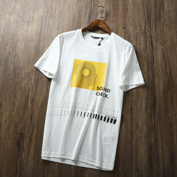 Naiste aplikatsiooni ja lühikeste varrukatega t-särk