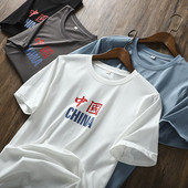 Ανδρικό μπλουζάκι με απλικέ και κοντά μανίκια