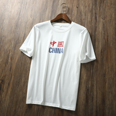 Ανδρικό μπλουζάκι με απλικέ και κοντά μανίκια