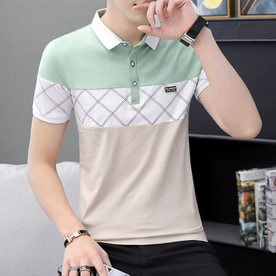 Meeste nööpide ja kirjaga T-särk