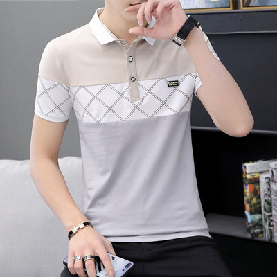 Meeste nööpide ja kirjaga T-särk