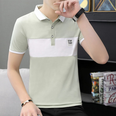 Meeste nööpide ja kirjaga T-särk