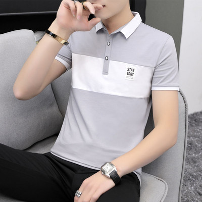 Meeste nööpide ja kirjaga T-särk