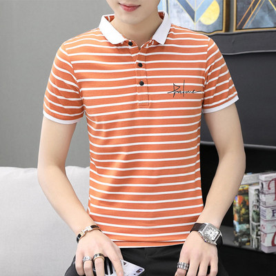 Meeste nööpide ja kirjaga T-särk