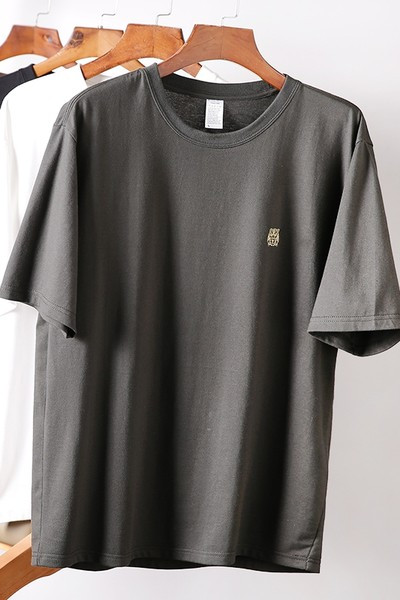 Meeste lõvitikandi ja ümara kaelusega T-särk