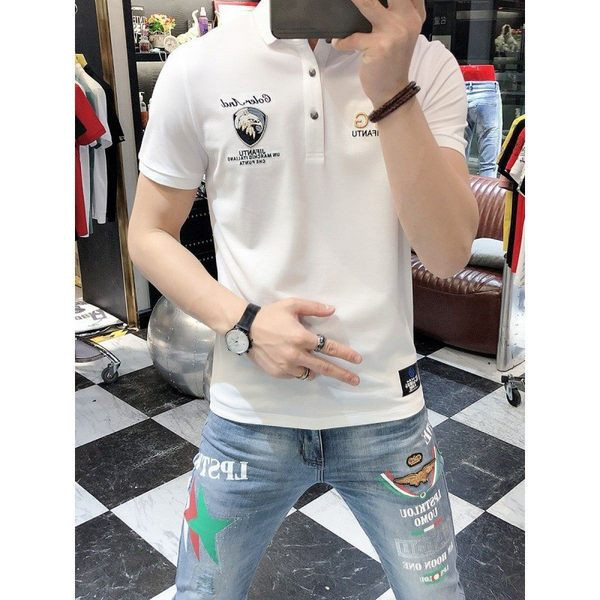 Klassikaliste kraenööpide ja tikandiga vabaaja meeste t-särk