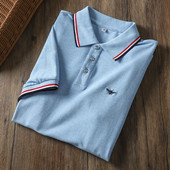 Klassikalise krae ja tikandiga meeste T-särk - sinine värv