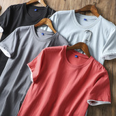 Ühevärviline ümara kaelusega ja lühikeste varrukatega meeste T-särk