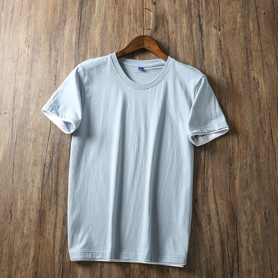 Ühevärviline ümara kaelusega ja lühikeste varrukatega meeste T-särk