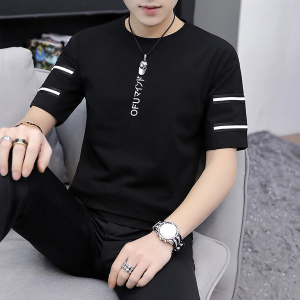 Mitmes värvitoonis lühikeste varrukate ja ümara kaelusega vabaaja meeste T-särk