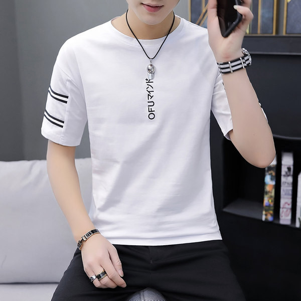 Mitmes värvitoonis lühikeste varrukate ja ümara kaelusega vabaaja meeste T-särk