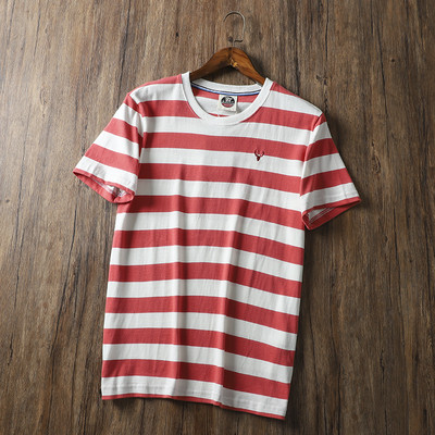 Triibuline meeste t-särk lühikeste varrukate ja ümara kaelusega