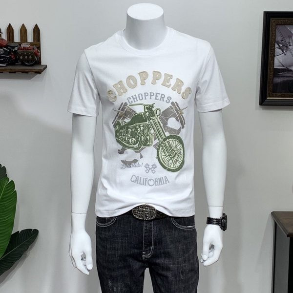 Uue mudeli värvilise aplikatsiooni ja 3/4 varrukatega T-särk