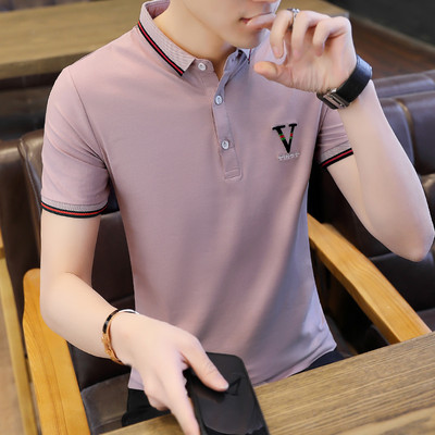 Moodne naiste pluus tikandi ja klassikalise kraega