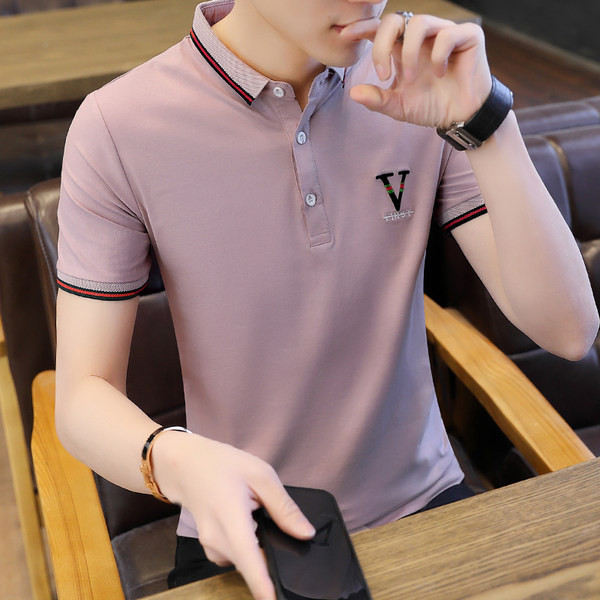 Moodne naiste pluus tikandi ja klassikalise kraega