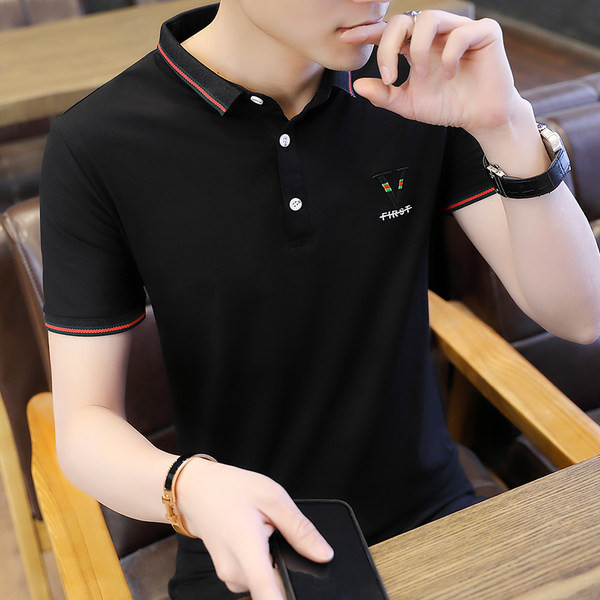 Moodne naiste pluus tikandi ja klassikalise kraega