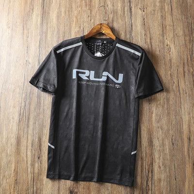 Sport - igapäevane meeste T-särk, millel on pealdisrakendus