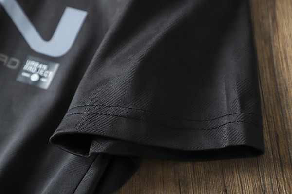 Sport - igapäevane meeste T-särk, millel on pealdisrakendus