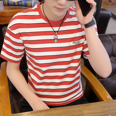 Ανδρικό μπλουζάκι με κοντά ριγέ μανίκια και οβάλ λαιμόκοψη