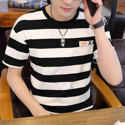 Ανδρικό μπλουζάκι με κοντά ριγέ μανίκια και οβάλ λαιμόκοψη