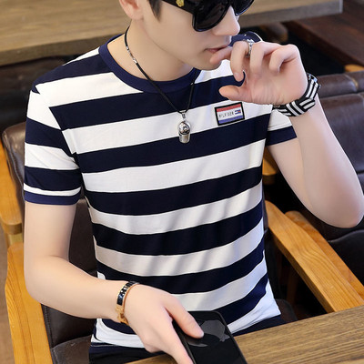 Ανδρικό μπλουζάκι με κοντά ριγέ μανίκια και οβάλ λαιμόκοψη