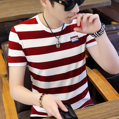 Ανδρικό μπλουζάκι με κοντά ριγέ μανίκια και οβάλ λαιμόκοψη