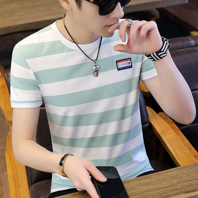 Ανδρικό μπλουζάκι με κοντά ριγέ μανίκια και οβάλ λαιμόκοψη