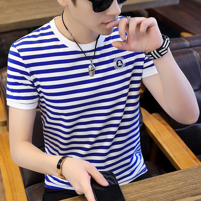 Ανδρικό μπλουζάκι με κοντά ριγέ μανίκια και οβάλ λαιμόκοψη