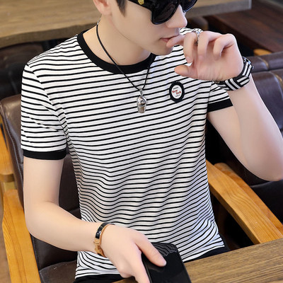 Ανδρικό μπλουζάκι με κοντά ριγέ μανίκια και οβάλ λαιμόκοψη