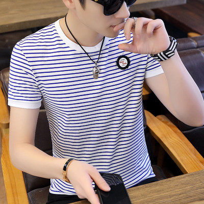 Ανδρικό μπλουζάκι με κοντά ριγέ μανίκια και οβάλ λαιμόκοψη