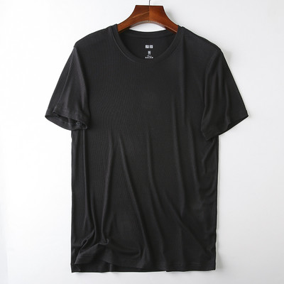 Ανδρικό μπλουζάκι απλό μοντέλο με κοντά μανίκια και στρογγυλή λαιμόκοψη