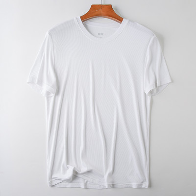 Ανδρικό μπλουζάκι απλό μοντέλο με κοντά μανίκια και στρογγυλή λαιμόκοψη