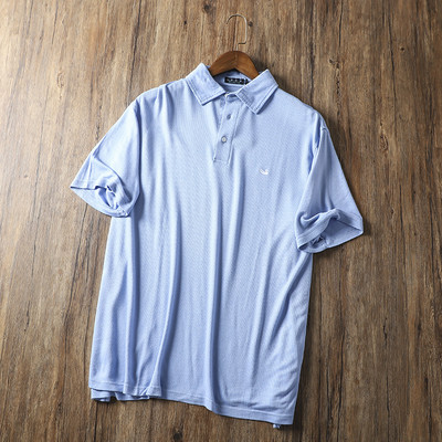 Klassikalise krae ja lühikeste varrukatega meeste pluus