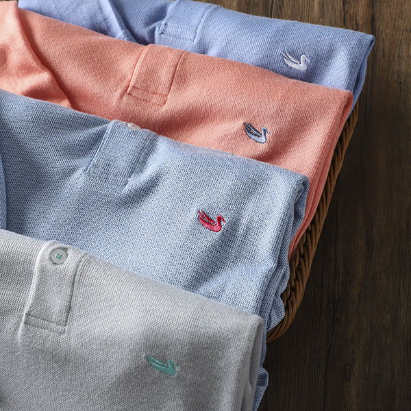 Klassikalise krae ja lühikeste varrukatega meeste pluus