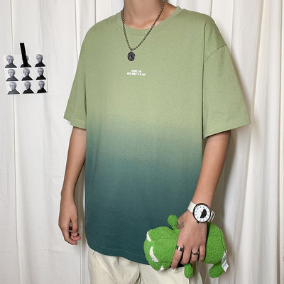 Meeste suvine sillerdavate värvide ja kirjaga T-särk