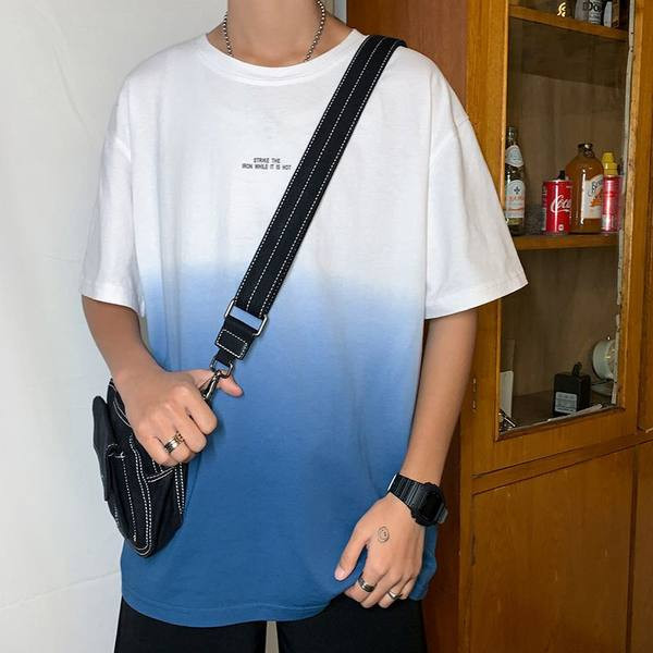 Meeste suvine sillerdavate värvide ja kirjaga T-särk