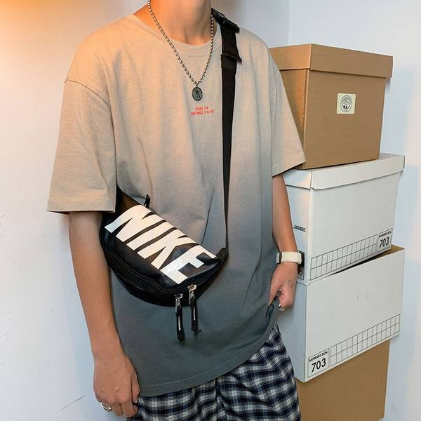 Meeste suvine sillerdavate värvide ja kirjaga T-särk