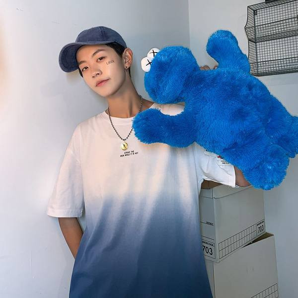 Meeste suvine sillerdavate värvide ja kirjaga T-särk