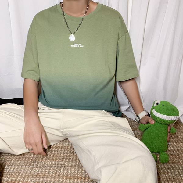 Meeste suvine sillerdavate värvide ja kirjaga T-särk