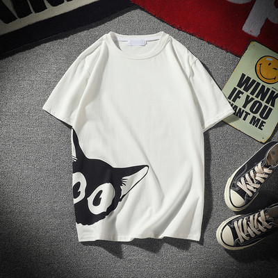 Lühikeste varrukate ja kassiaplikatsiooniga meeste T-särk