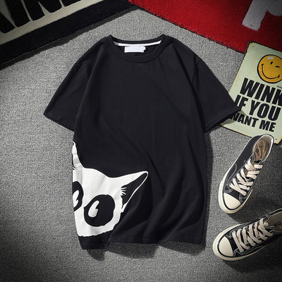 Lühikeste varrukate ja kassiaplikatsiooniga meeste T-särk