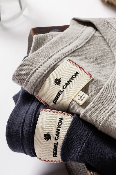 Lihtne meeste lühikeste varrukatega T-särk