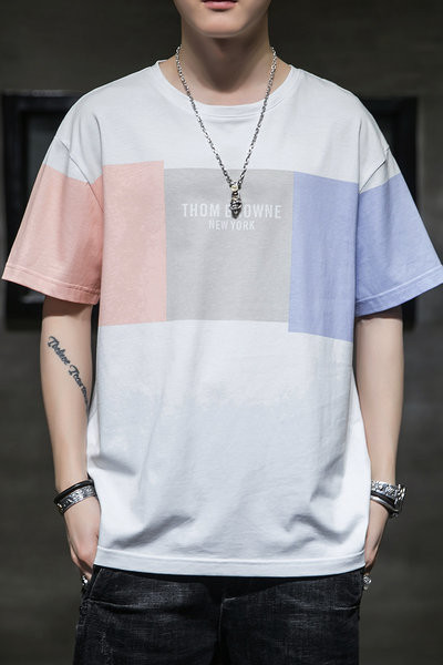 Meeste suvine lühikeste varrukate ja kirjadega T-särk