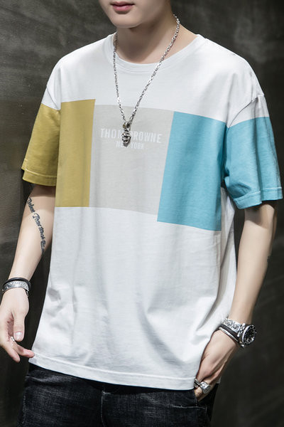 Meeste suvine lühikeste varrukate ja kirjadega T-särk